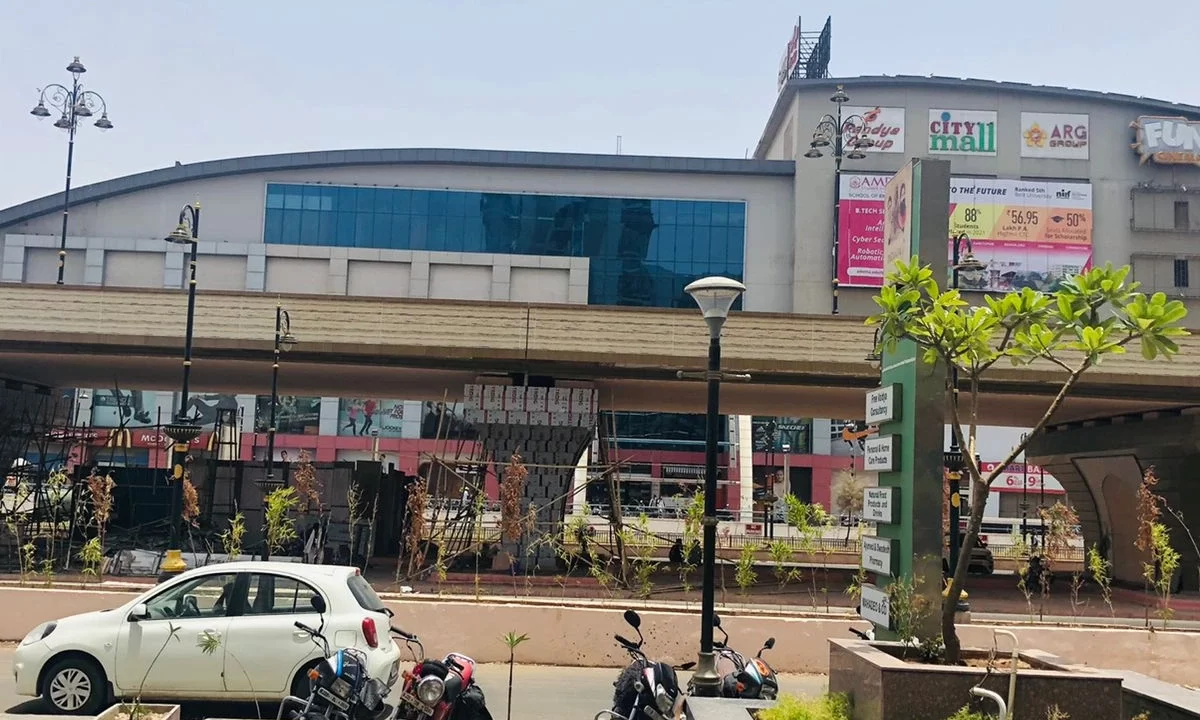 commercial shop for rent in front of city mall kota